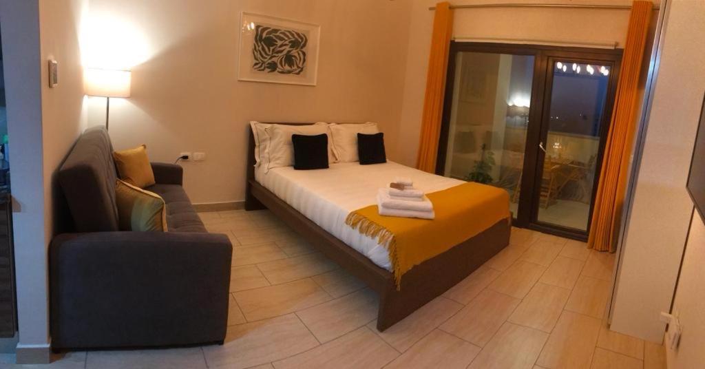 Luxury Self-catering & Studios, Al Dau Heights Apartament *