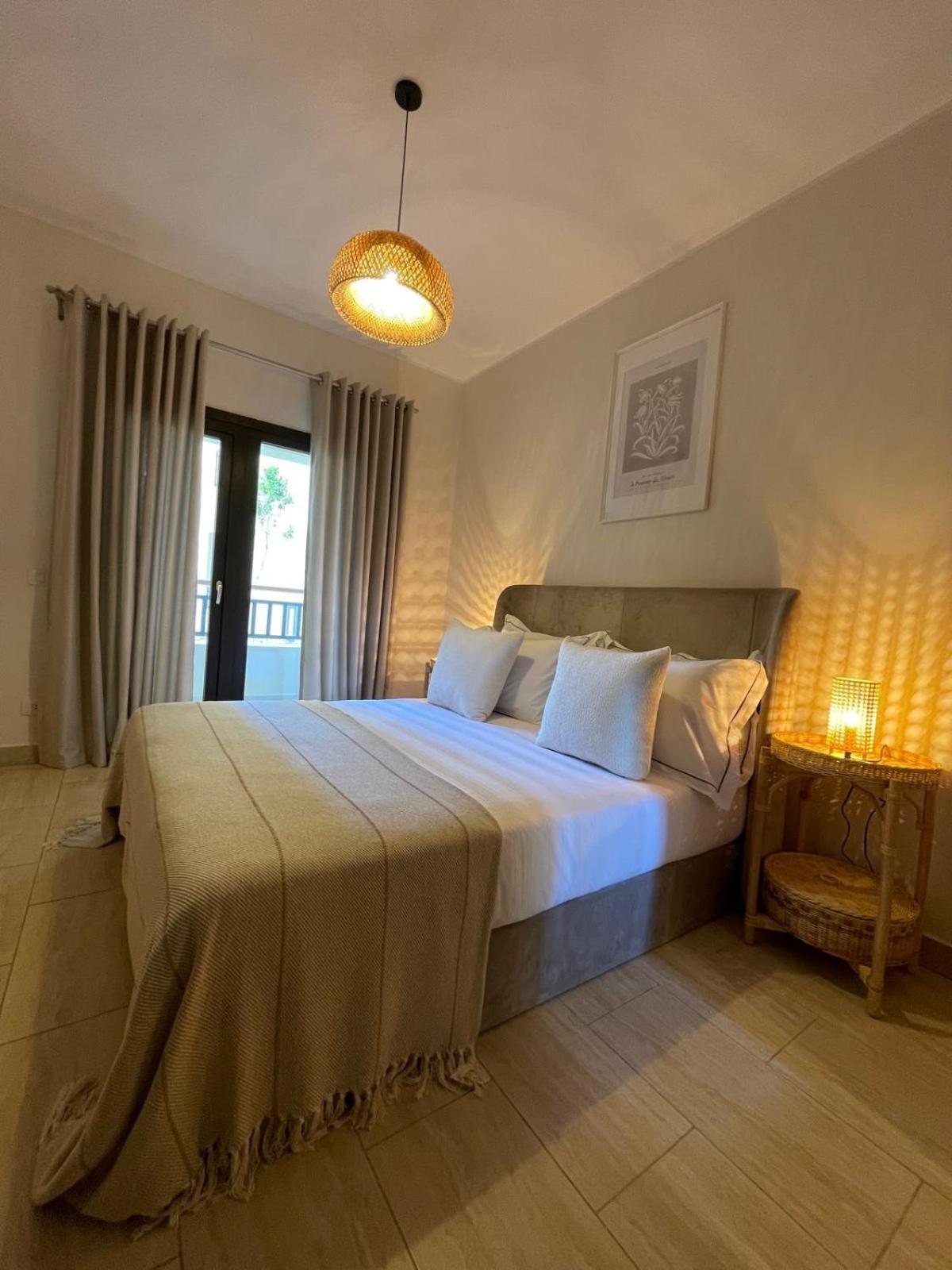 Luxury Self-catering & Studios, Al Dau Heights Apartament