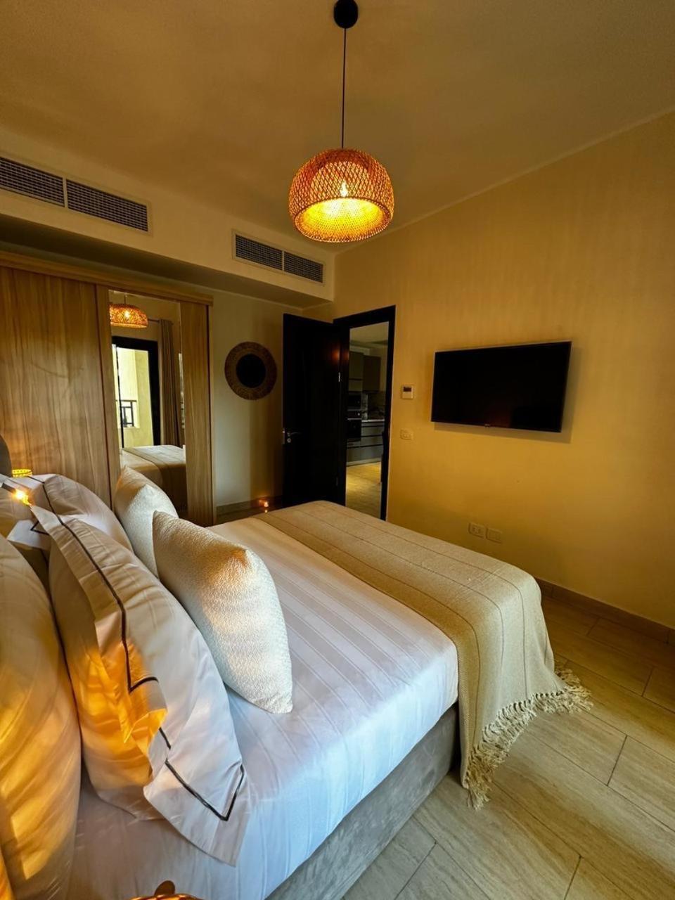 Luxury Self-catering & Studios, Al Dau Heights Apartament